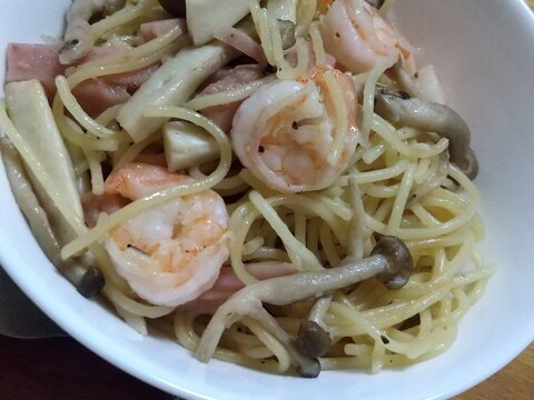 エビとキノコのオイルパスタ
